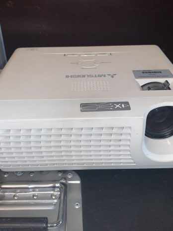 Video projecteur XD205 U mitsubishi ( occasion )